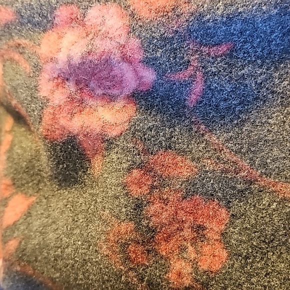 Socialite curve women's 2X pop over V neck fleece.  Gray/pink. - Picture 7 of 8